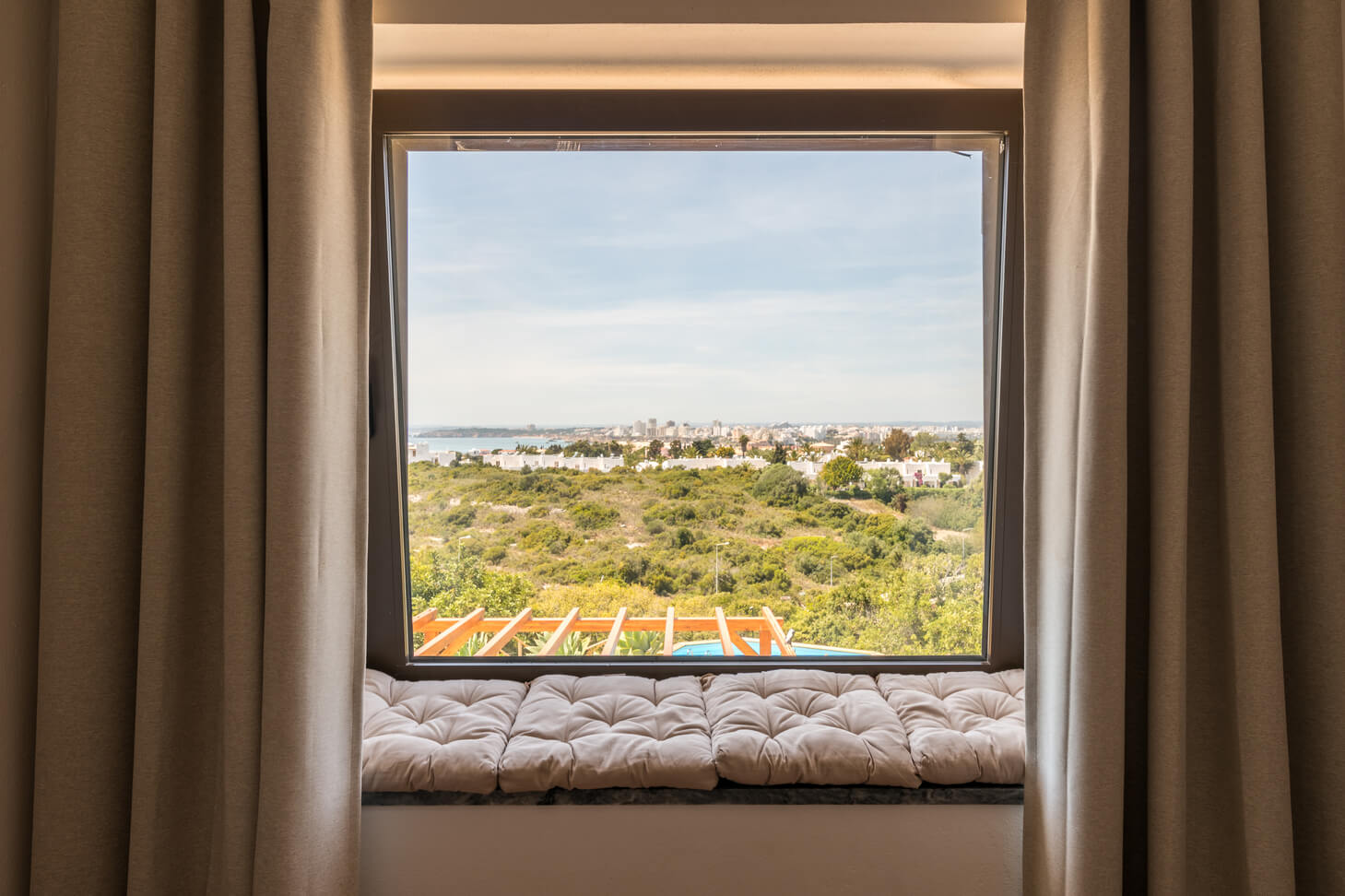 Morada Ferragudo - vista dentro do quarto